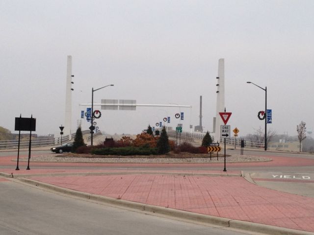 Big roundabout at east entrance to Claude Allouez Bridge